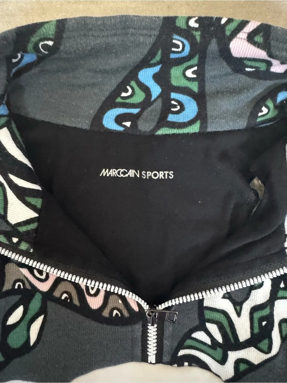 Marc Cain Sports Abstract Print Quarter Zip Mock Neck Stretch Top Sz M Y63 - Picture 5 of 6